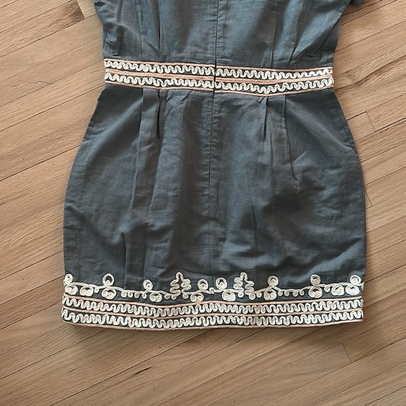 French Connection - Embroidered Gray Dress - Size 8 - Picture 7 of 9